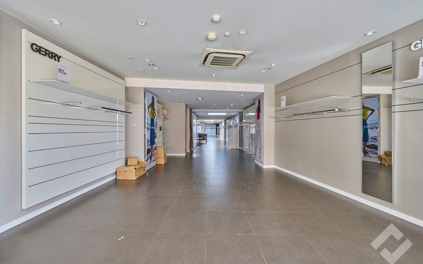 Gebouw voor gemengd gebruik te koop in Lommel