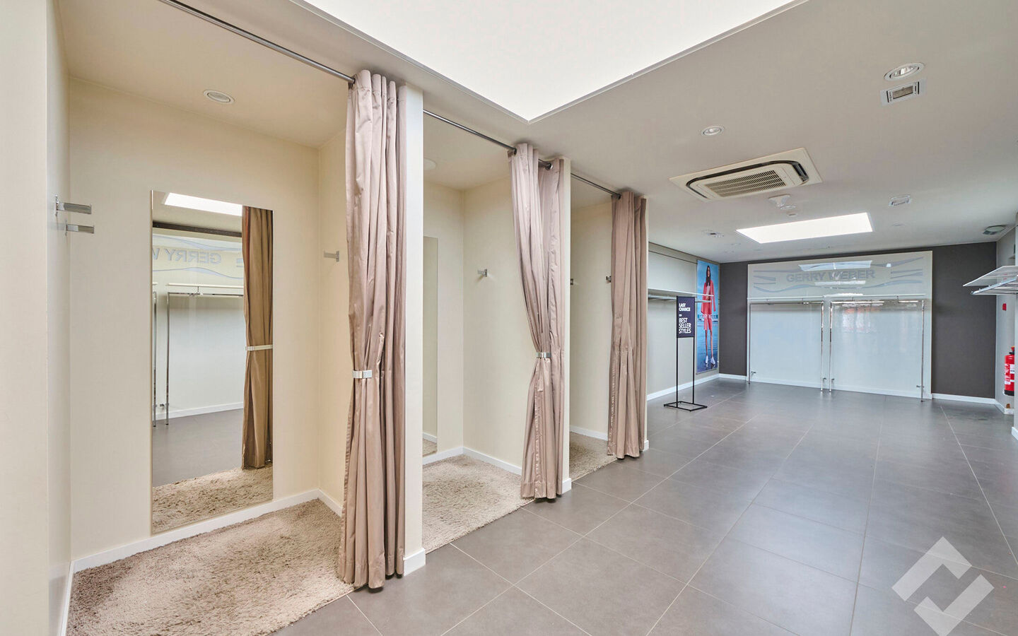 Gebouw voor gemengd gebruik te koop in Lommel