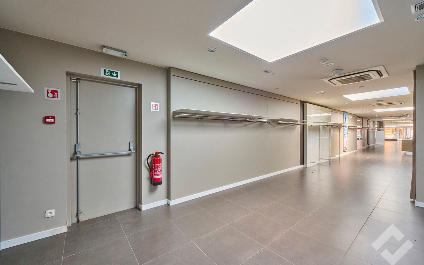 Gebouw voor gemengd gebruik te koop in Lommel