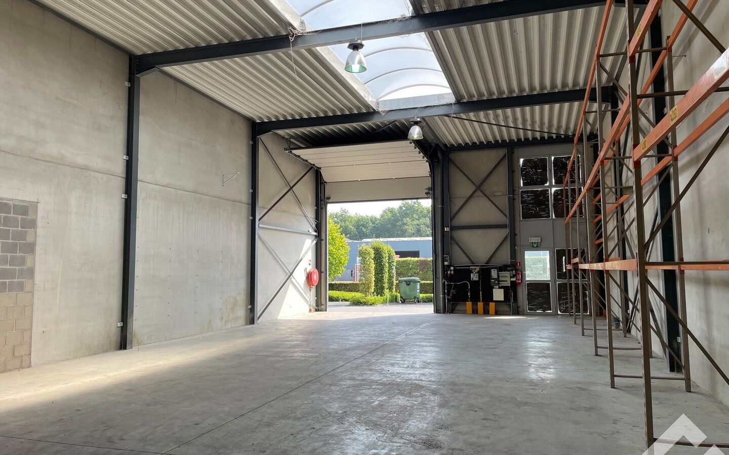 Industrieel gebouw te huur in Dessel