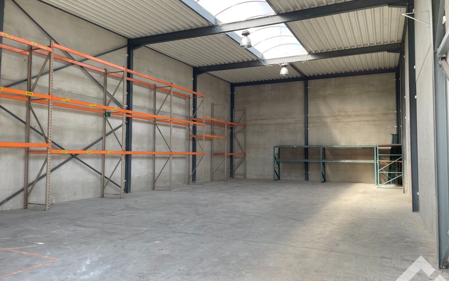 Industrieel gebouw te huur in Dessel