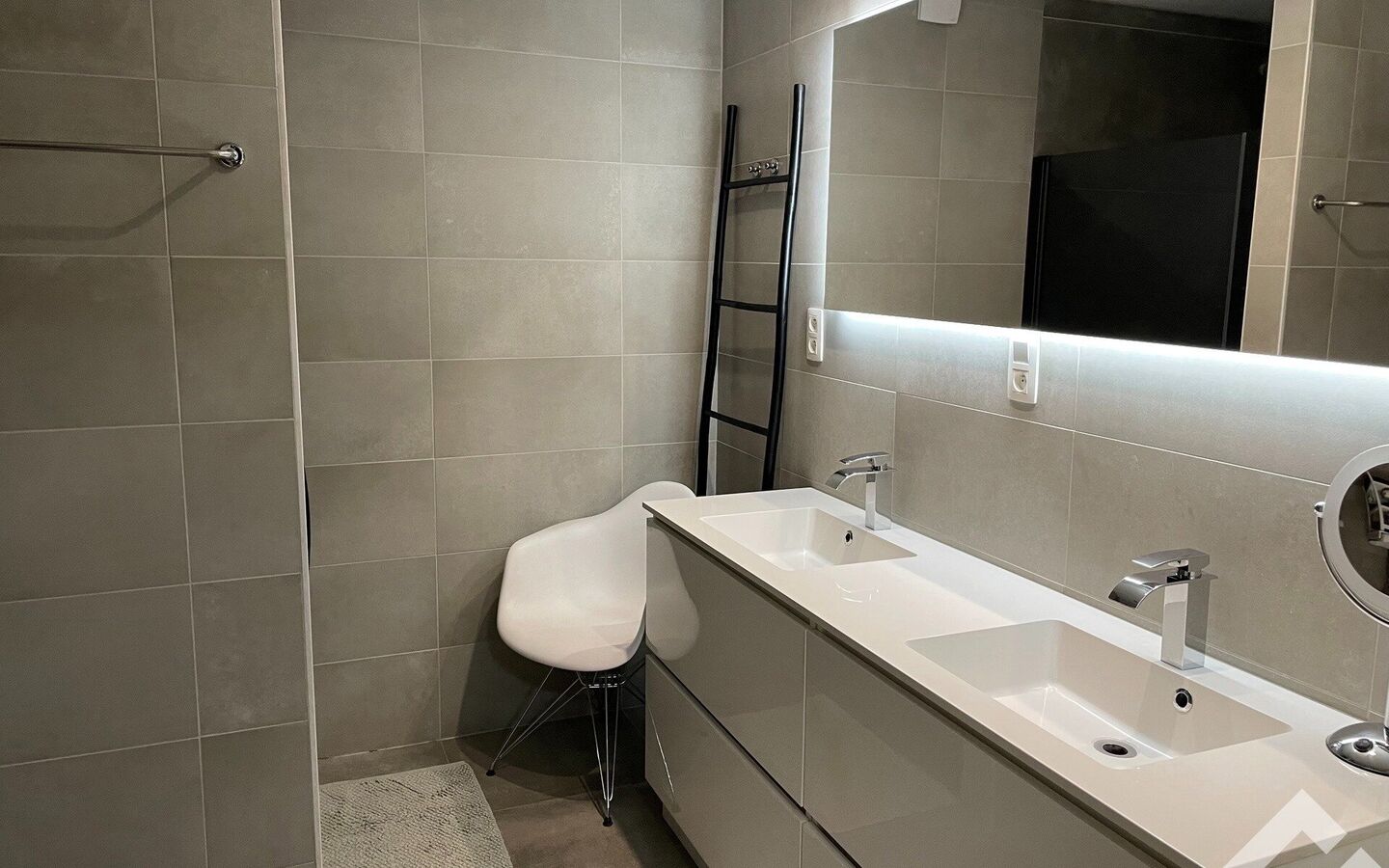 Industrieel gebouw te huur in Lommel