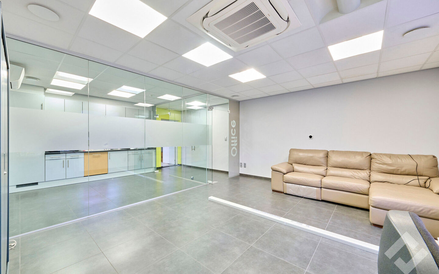 Industrieel gebouw te koop in Lommel