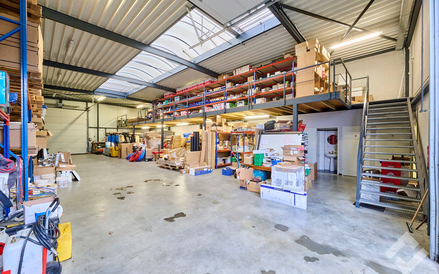 Industrieel gebouw te koop in Lommel
