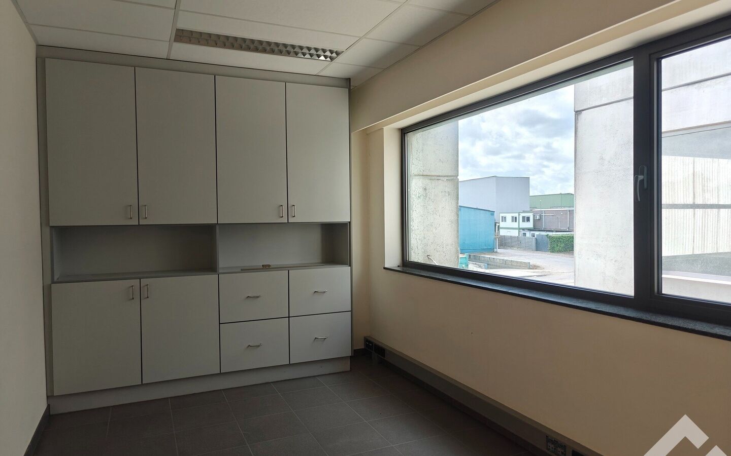 Kantoor te huur in Balen